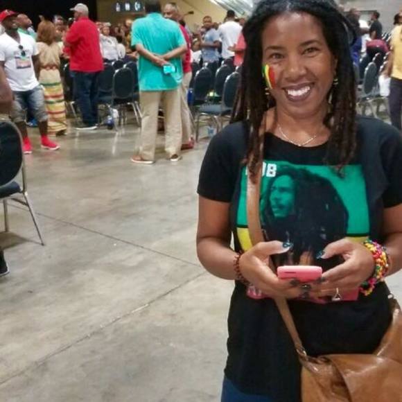 Meet your Posher, Sara - Picture 1 of 1